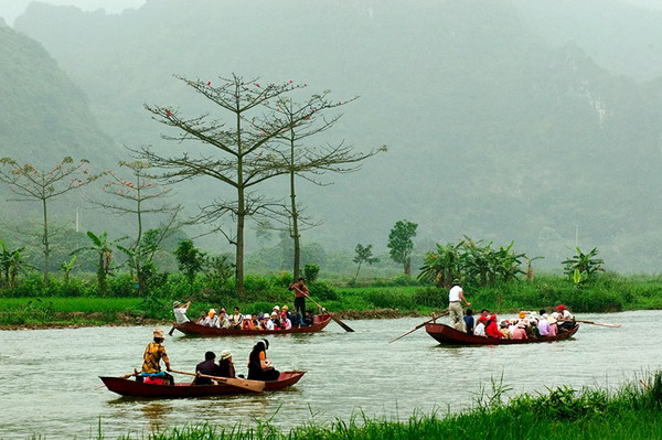 Du thuyền chùa Hương